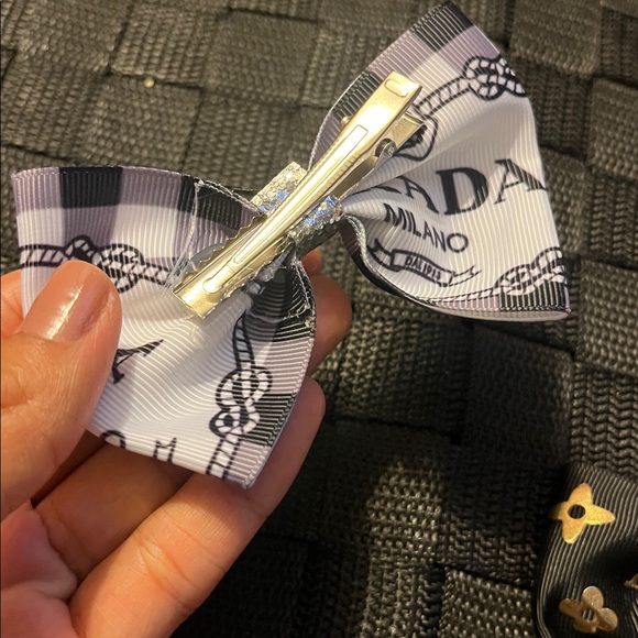 Clip on Fashion Bows - Picture 6 of 10